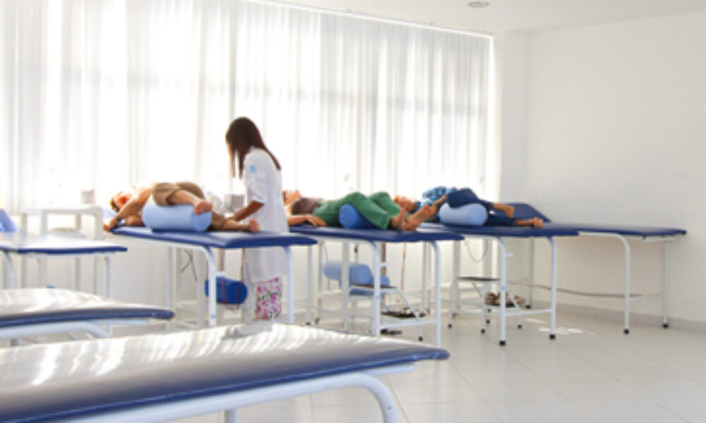 Ampla Sala de Fisioterapia